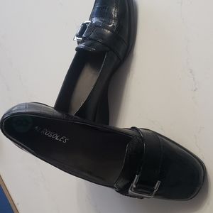 Aerosols size 8 black wedge buckle pump shoes